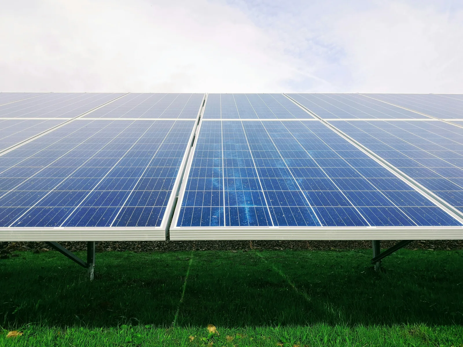 Fertige PV-Anlage auf einem Wohnhausdach — wo der Planer am Ende landet