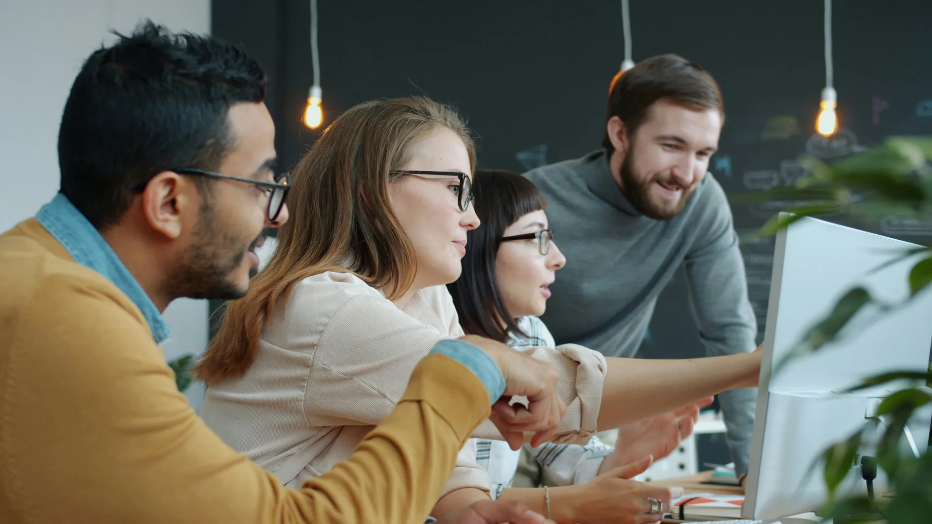 Teamarbeit im modernen Büro